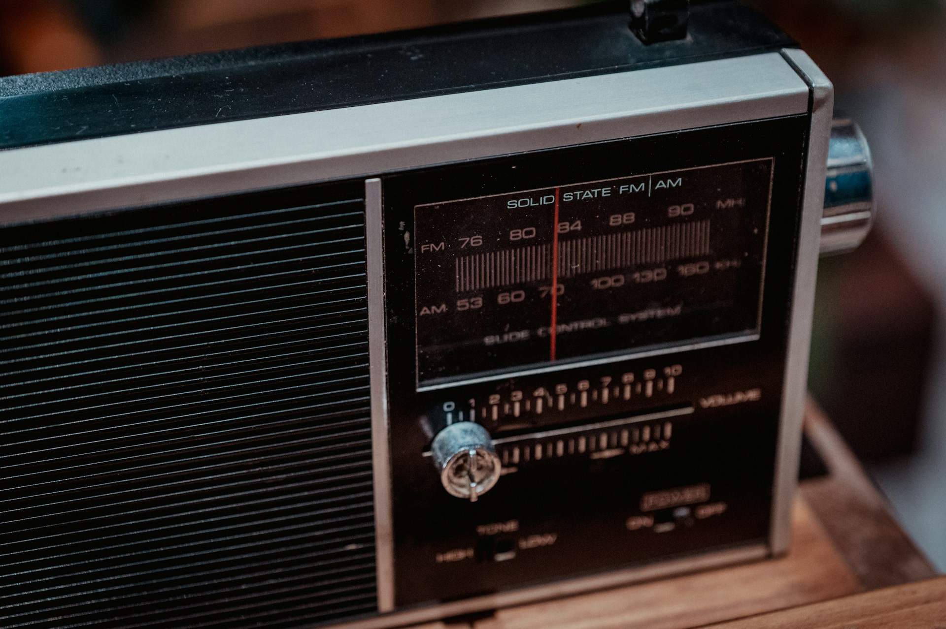 A close up of an old FM radio with tuning dial.